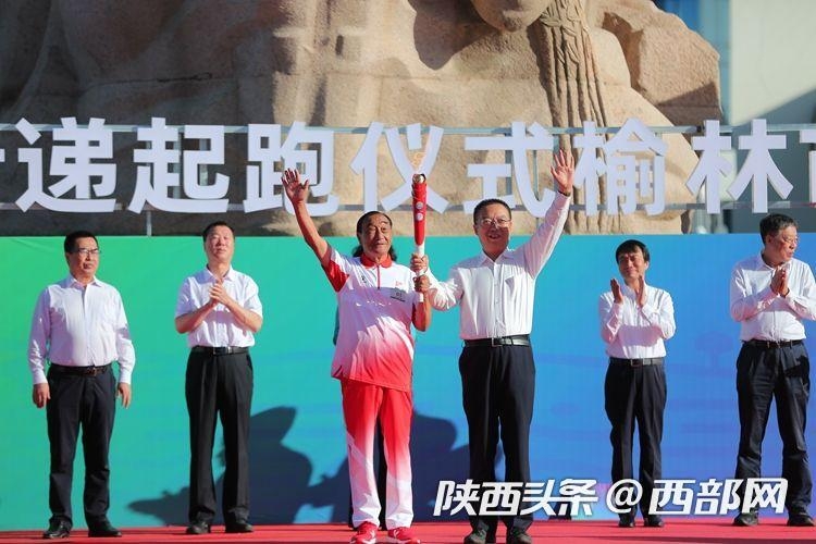 塞上古城開(kāi)跑！ 十四運(yùn)會(huì)和殘?zhí)貖W會(huì)火炬在榆林傳遞
